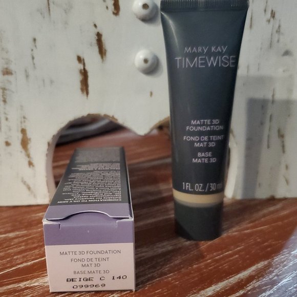 Beige C 140 (Cool) Matte 3D Foundation - Mary Kay - Picture 2 of 5